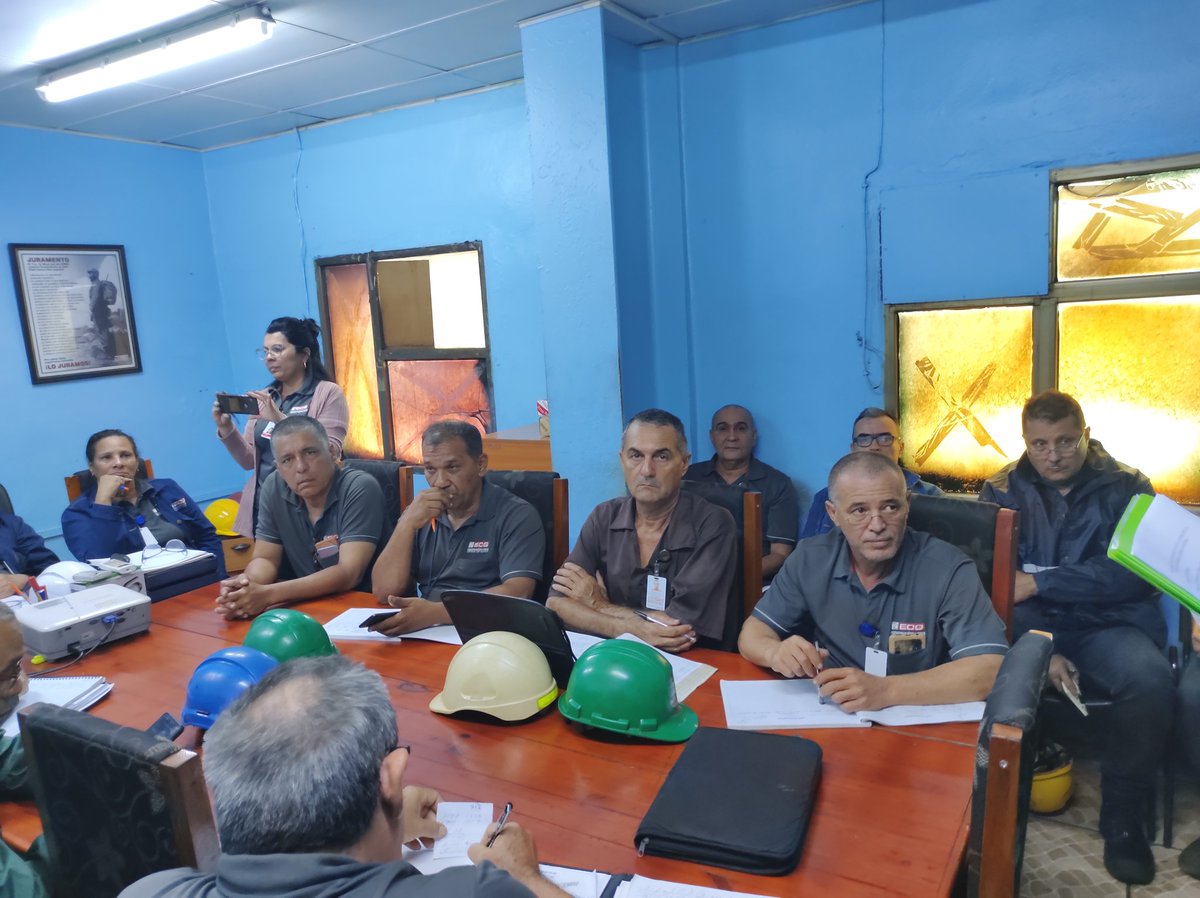Durante las reuniones de trabajo, se analizan las principales afectaciones, se trazan estrategias para su pronta solución y se garantiza el acompañamiento a cada área, demostrando el compromiso colectivo con la continuidad del proceso industrial. #IncansablesPorNaturaleza