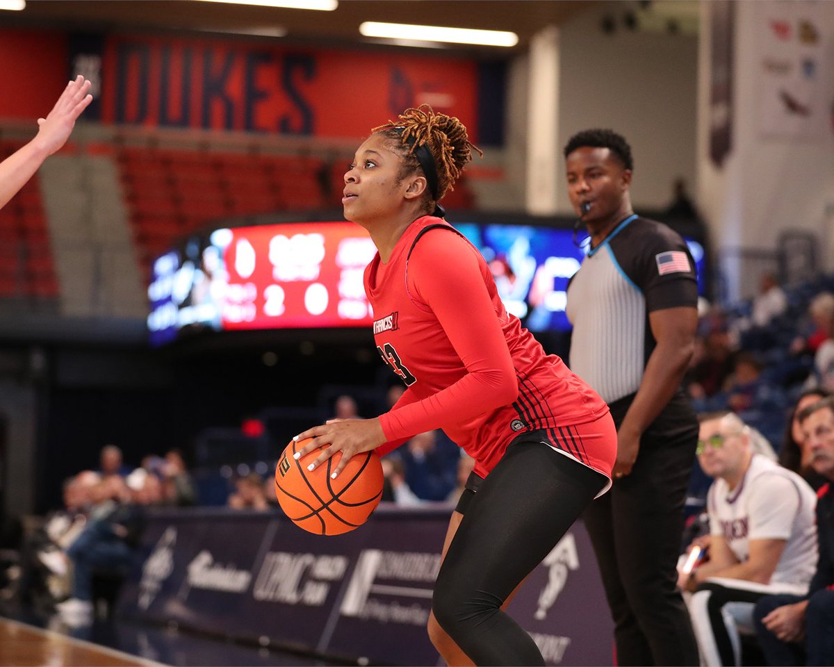 RedFlashWBB's tweet image. Some shots from Duquesne📸

#RedFlash
#Flashmentality
#SFUwbb