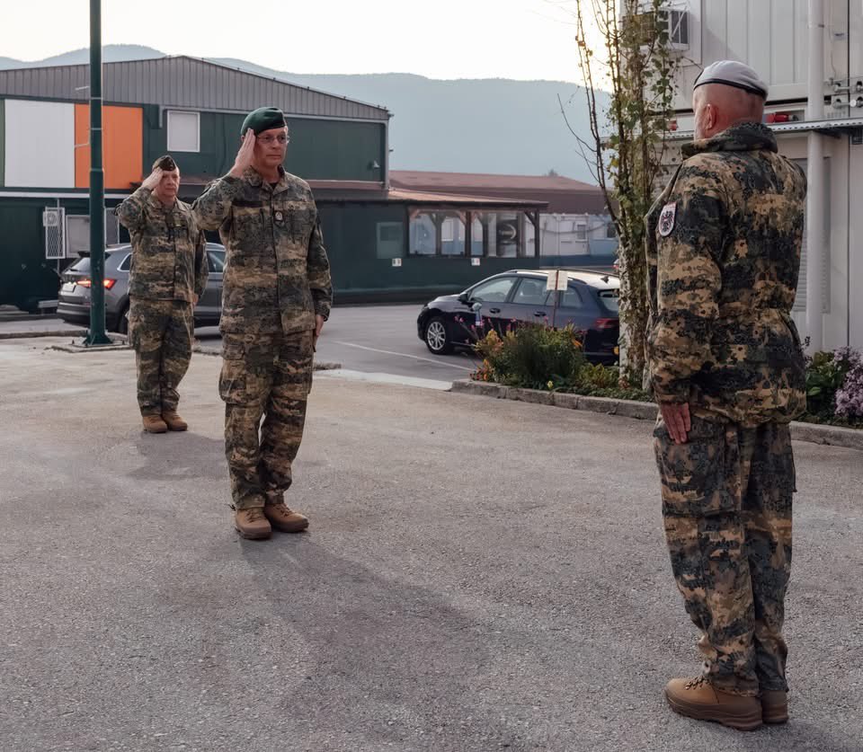 Today at Camp Butmir, COM EUFOR MG Florin Barbu had the honor of welcoming Gen. Rudolf Striedinger, Chief of Defence Staff of the Austrian Armed Forces.
ℹ️ tinyurl.com/bdzfuc9x