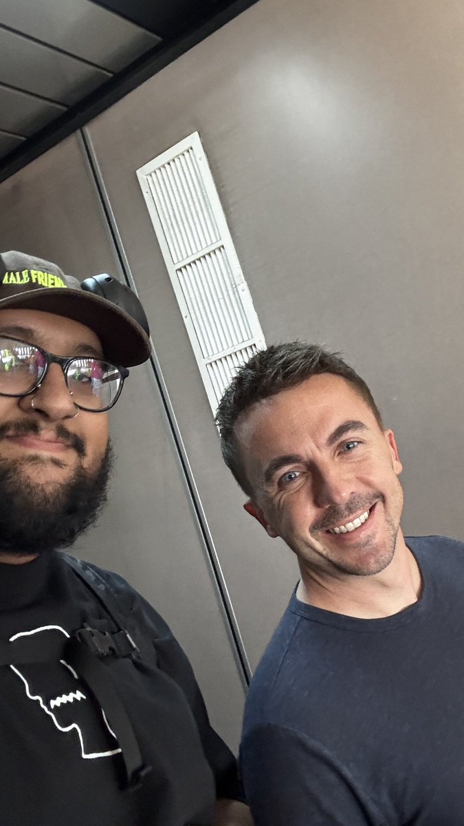 I forgot to tell the one person that might see this tweet that I met Frankie Muniz