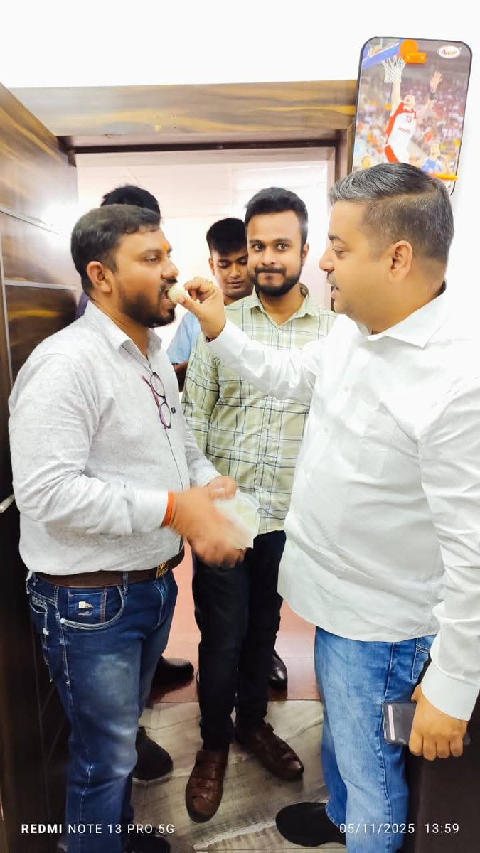 अपने जन्मदिन की शुभ अवसर पर अपने अभिभावक राज्य के पूर्व मुख्यमंत्री आदरणीय श्री <a href="/dasraghubar/">Raghubar Das</a> जी से आशीर्वाद प्राप्त किया!
<a href="/BJP4Jharkhand/">BJP JHARKHAND</a>
<a href="/BJP4India/">BJP</a> <a href="/BJYMinJH/">BJYM Jharkhand</a> <a href="/sahupurnima0818/">Purnima Sahu</a>