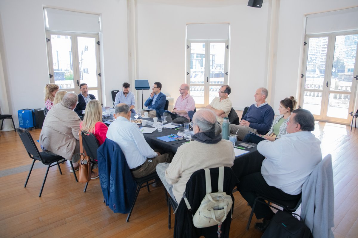🤝 Hoy recibimos a la Red Nacional de Directores y Directoras de Cultura.

Luego del encuentro, realizaron un recorrido por las instalaciones del teatro, con la compañía del Director, Martín Jorge.