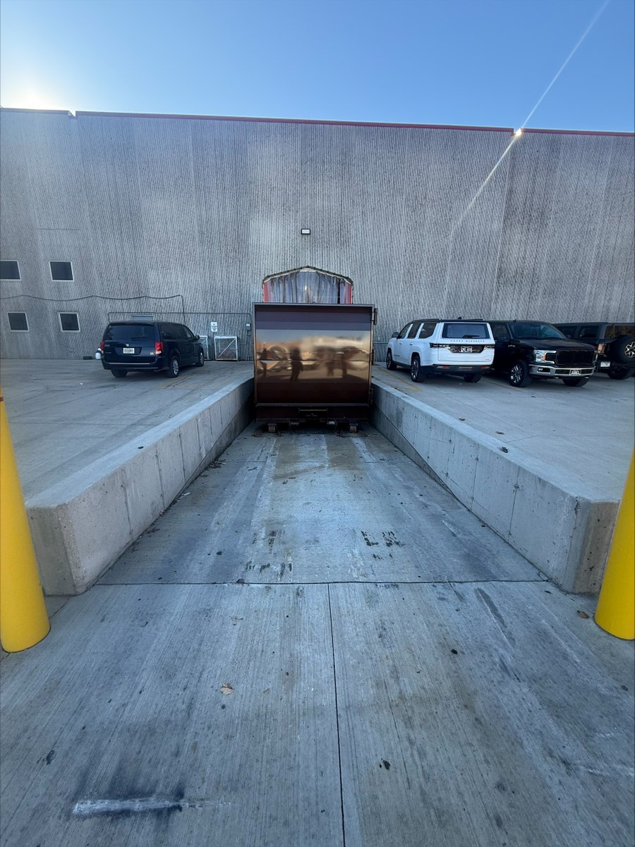 recycleharmony's tweet image. Harmony  is proud to power sustainability at scale in La Crosse, Wisconsin!

We recently installed a 35 yd self-contained trash compactor at a regional distribution center, providing a high-capacity, sealed solution to handle bulk waste efficiently &amp;amp; safely.

#recycleharmony