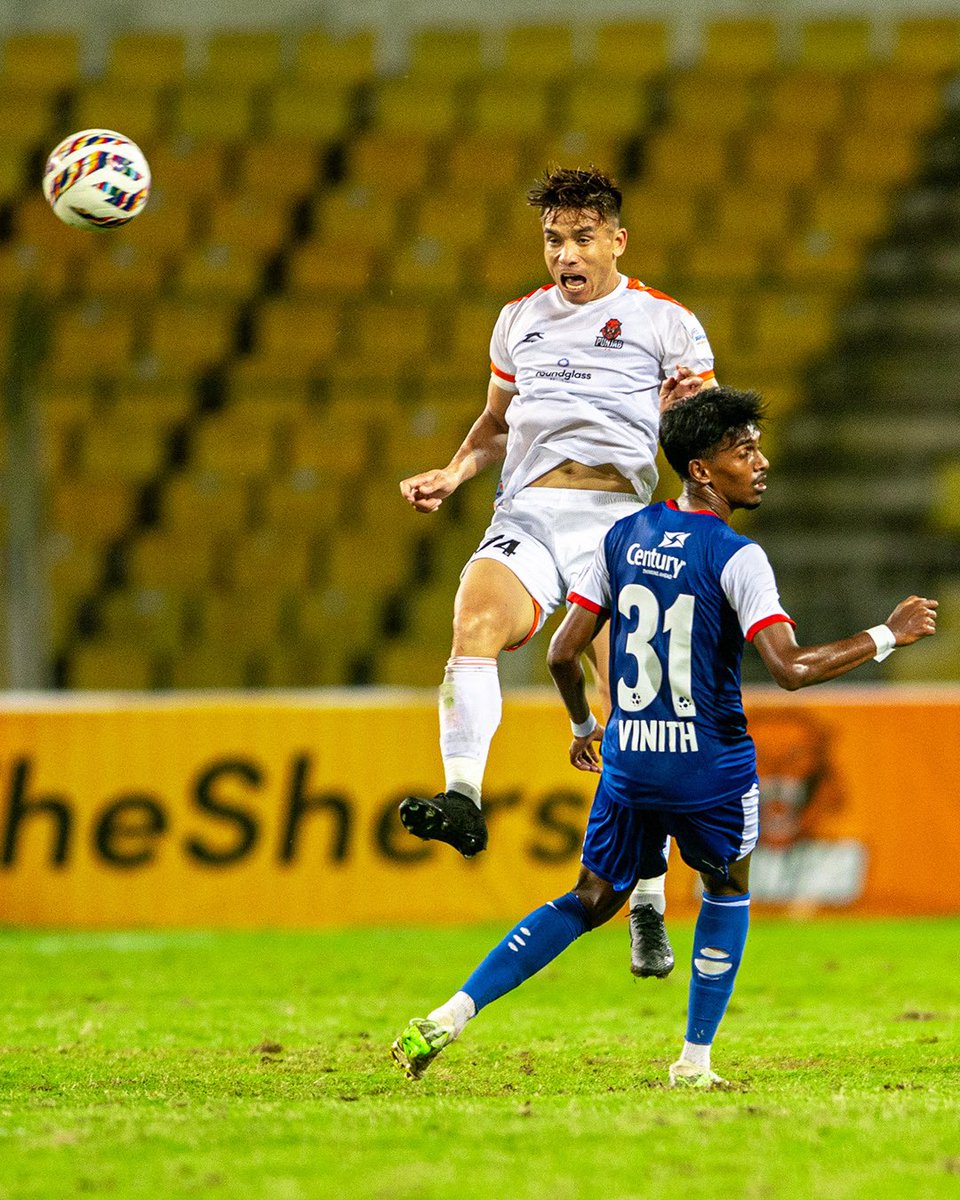 RGPunjabFC's tweet photo. Suresh Meitei making defending look like art. 💫🦁

Watch the Fatorda games from #AIFFSuperCup 2025-26 live on JioHotstar &amp; Star Sports Khel! 📺

#BFCPFC #MeinHoonPunjab #PunjabFC #TheShers https://t.co/ff8ZJYLVBv
