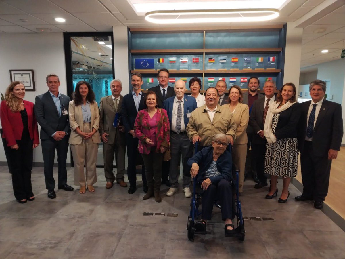 Reunión productiva con los cónsules y cónsules honorarios de la UE en Costa Rica, abordamos temas consulares, seguridad y turismo.
🇪🇺🇨🇷 La UE promueve la cooperación entre sus Estados miembros y refuerza la protección consular de los ciudadanos europeos en el extranjero.