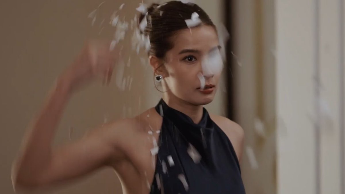 t_thunthun_t's tweet image. 📍วิเคราะห์ตัวละคร: ซิดนีย์
Clinical Hypnosis หรือการสะกดจิตทางเวชปฏิบัติ เป็นการใช้จินตภาพบำบัดให้กับผู้ป่วยซึ่งผู้ป่วยจะเกิดการเปลี่ยนแปลงสภาวะจิตสำนึกทำให้ผ่อนคลายทางกายและจิตใจมากขึ้นไม่ใช่เพื่อควบคุมเด็ก ในกรณีของซิดนีย์คือเพี้ยนเพราะแม่(ต่อ)
 #จิตสะกดแค้นep1