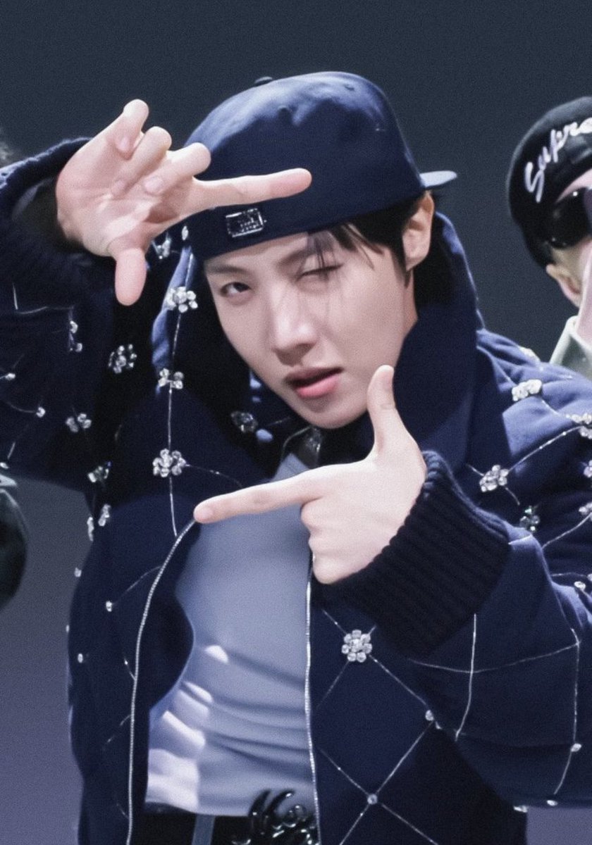mari vai ver o BTS ⁷ ⦿ ☰ ☲ tweet media