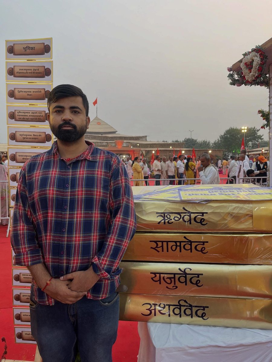 guptachetan34's tweet photo. अंतर्राष्ट्रीय आर्य महासम्मेलन 2025 के अविस्मरणीय पलों में देश-विदेश से आए विद्वानों और आर्य समाज के अनुयायियों ने महर्षि दयानंद सरस्वती जी के आदर्शों को नमन किया। आर्य समाज के संस्थापक महर्षि दयानंद ने अंधविश्वास और सामाजिक कुरीतियों के विरुद्ध आजीवन संघर्ष करते हुए “वेदों की ओर लौटो” का आह्वान किया था। उन्होंने शिक्षा, समानता, नारी सम्मान और सत्य के मार्ग को समाज में स्थापित करने का कार्य किया। आर्य समाज ने स्वतंत्रता आंदोलन में भी देशभक्ति और स्वावलंबन की भावना को बल दिया। महासम्मेलन 2025 में उन्हीं आदर्शों को आगे बढ़ाते हुए युवा पीढ़ी ने “कृण्वन्तो विश्वमार्यम्” के मंत्र को अपनाने और विश्व को श्रेष्ठ बनाने का संकल्प लिया।