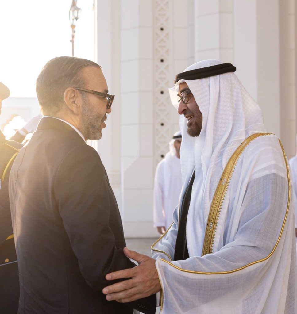 الملك محمد السادس في أبوظبي في زيارة خاصة لأخيه الشيخ محمد بن زايد

توقيت يحمل رمزية كبرى مع تأكيد مجلس الأمن على مغربية الصحراء واحتفالات المغرب الوطنية

زيارة تجسد عمق الروابط وتؤكد استمرار التنسيق بين القيادتين في القضايا الإقليمية والدولية

مرحباً بجلالتكم في داركم وبين أهلكم