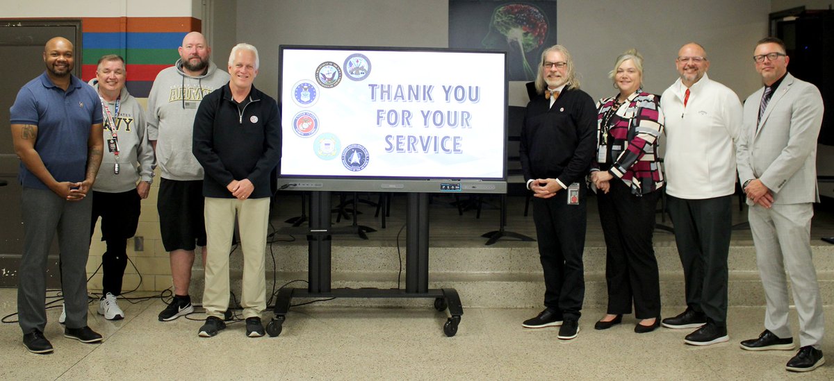 🇺🇸 Marion City Schools proudly hosted a Veterans Breakfast to honor our Marion heroes for their service and sacrifice. Superintendent Brian Murphy and team shared heartfelt tributes, history, and gratitude to all who have served. ❤️🤍💙
#WeRPrexies #LoveYourSchool