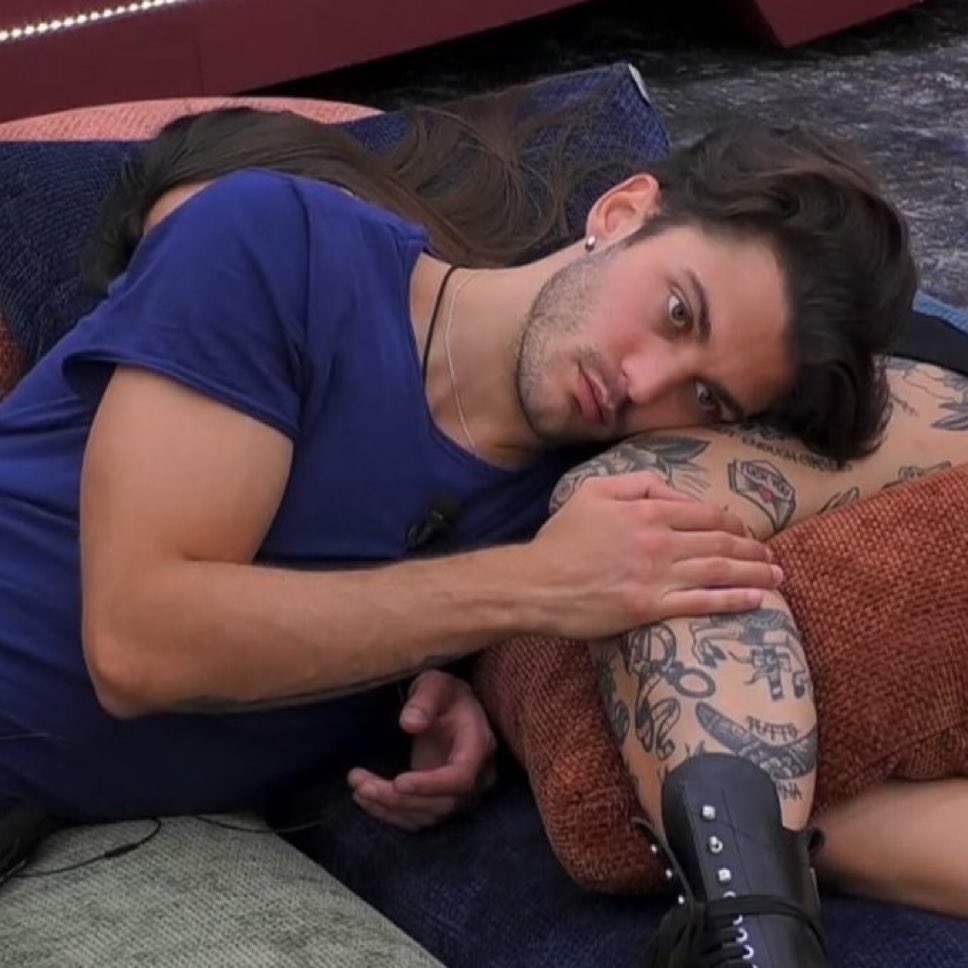 Personsquisita's tweet photo. Il pathos che percepisco 
#grandefratello https://t.co/orCoqz2NIu