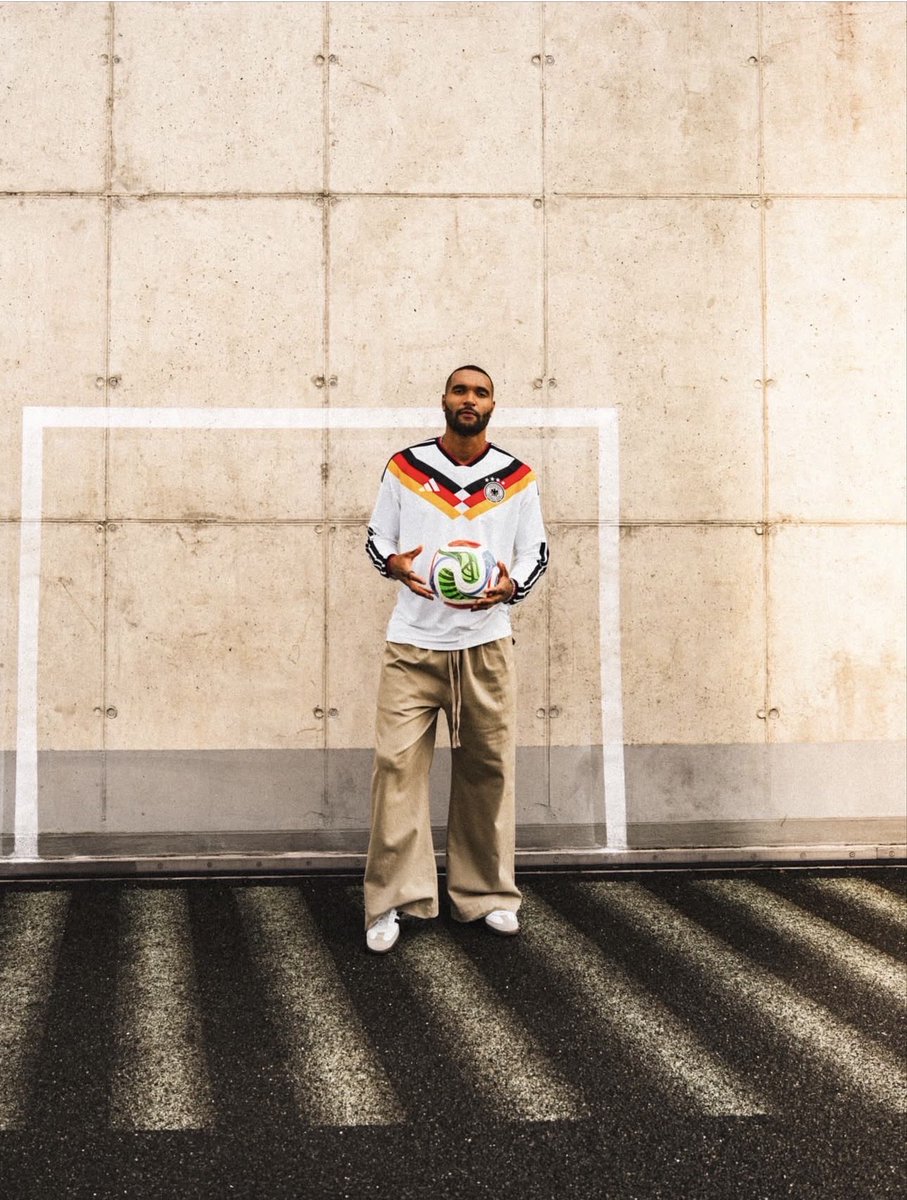 gaskadamian's tweet image. Nowy trykot reprezentacji Niemiec na przyszłoroczny Mundial🤩 🇩🇪⚽️
Pięknie to Adidas ugotował w ramach Last Dance współpracy z federacją 👨🏻‍🍳🔝
#DFBTeam #WC2026