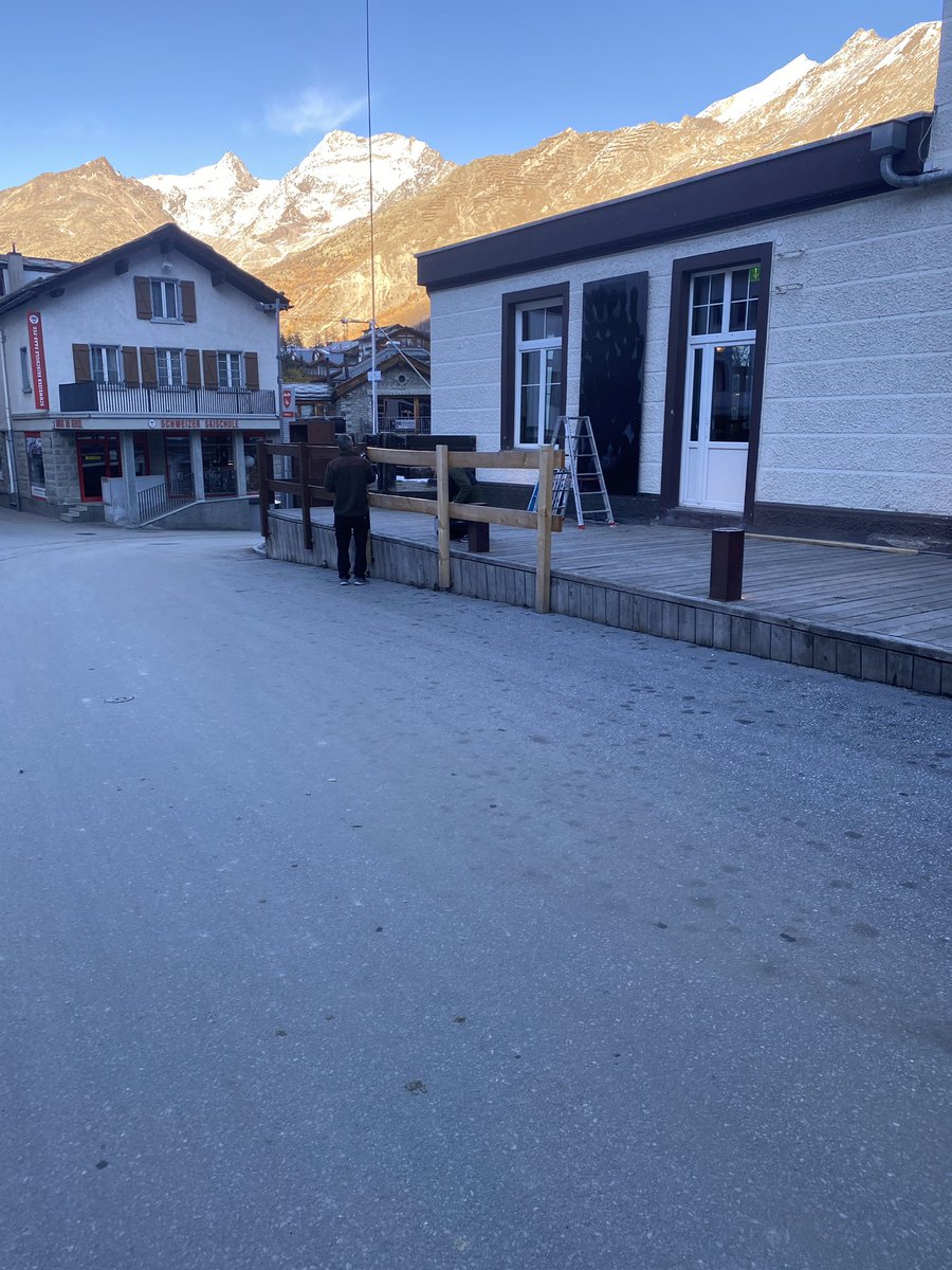 SaastalFotos's tweet photo. A miracle: there is life again in Hotel Dome Saas-Fee.
#saasfee #hoteldome #dorint #wallis #valais #wallis #switzerland #schweiz https://t.co/UwVXe5oBnD