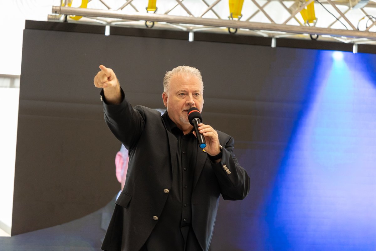 brianrameykc's tweet image. You don’t lead with volume.
You lead with posture.
If your stance doesn’t say “I believe this,”
…why should anyone else?

Don’t perform it.
Own it.
Point to what matters.
Stand for what’s real.
#briankramey #TacticalCatalyst #BTBY #PostureAndPresence #NoExcuses #Leadership