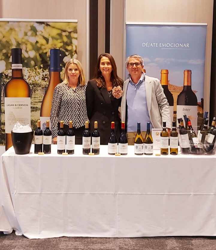 Hoy es el turno para el Salón de las Medallas organizado un año más por <a href="/UECatadores/">Unión Española de Catadores</a> en el Hotel <a href="/ILUNION/">ILUNION</a> Pio XII de Madrid. En nuestra mesa no podía falta el premio Baco de Oro Lagar de Cervera 2024, nuestro 100% Albariño elaborado en la bodega Lagar de Fornelos de <a href="/Rias_Baixas/">D.O. Rías Baixas</a>.