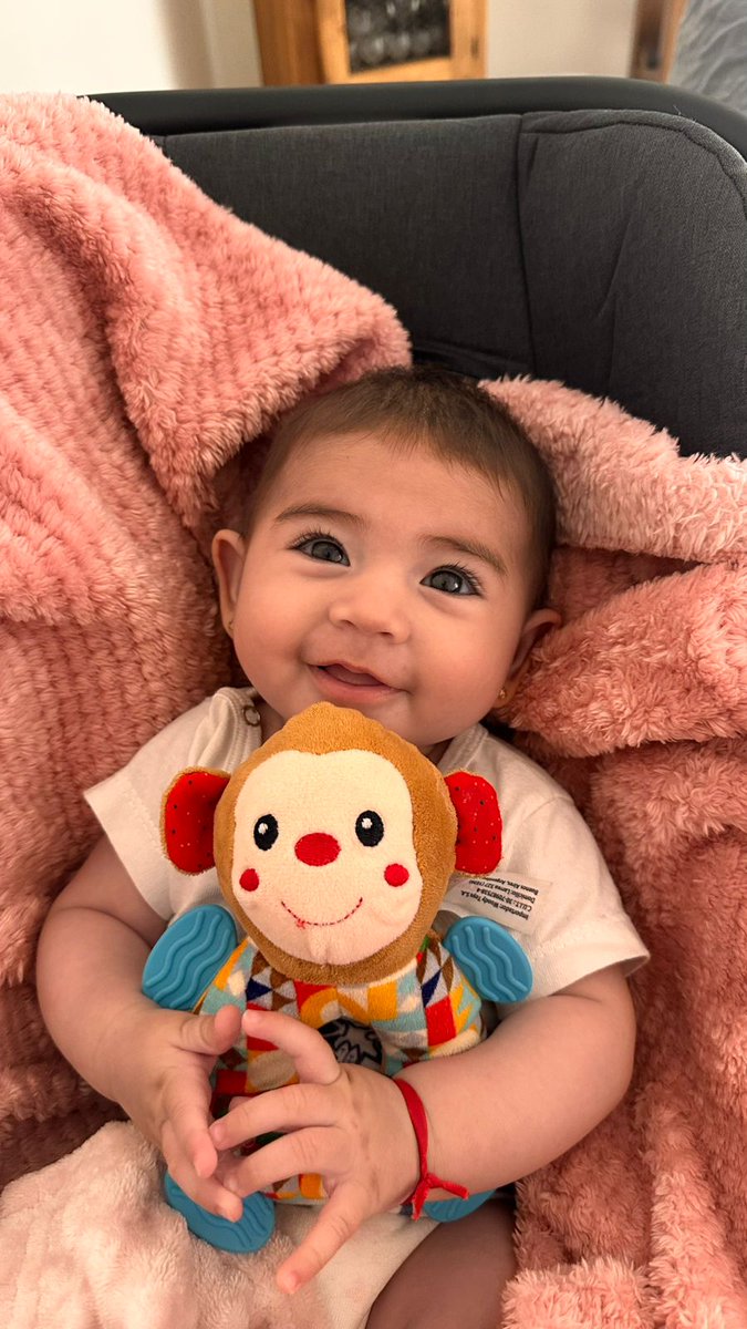 ROMANIGARTUA's tweet photo. @sabrinadruet Es a penas una diferencia 😎
Y que hija ha emergido de tal distancia de edad 😍 #UnRobo https://t.co/rky9Dp0O0Y