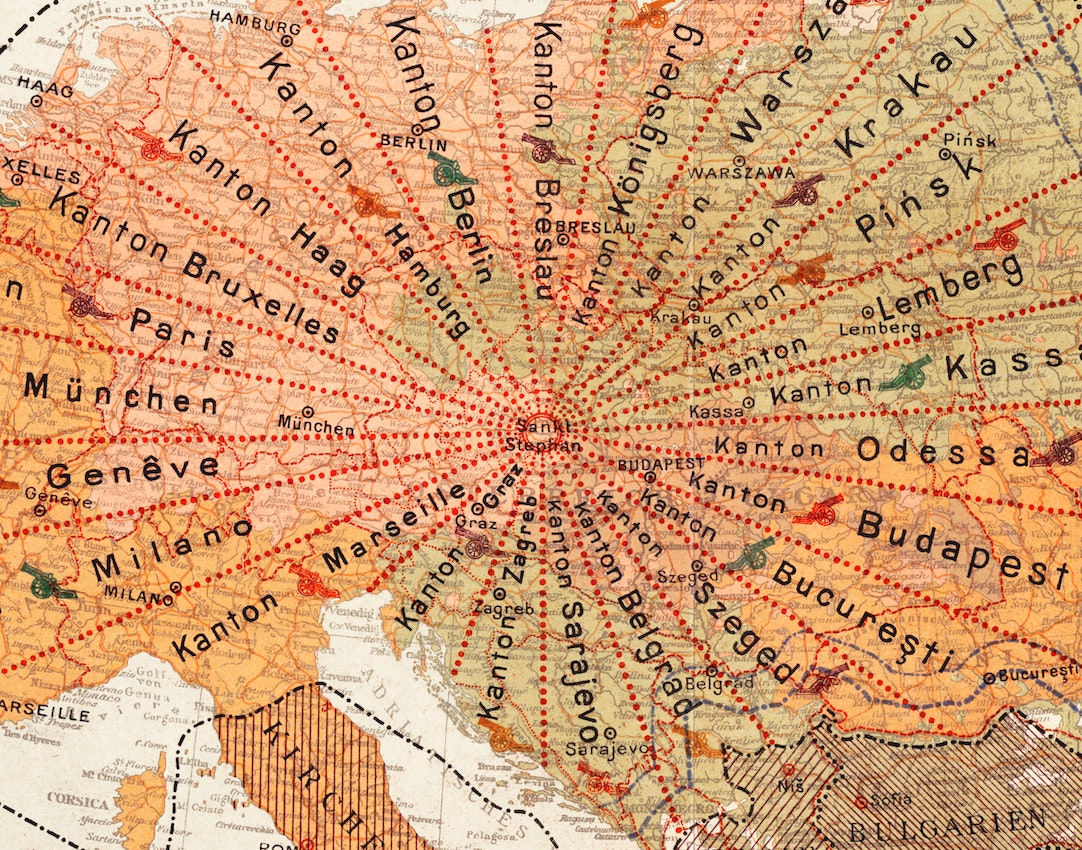 Divide and concur — this radical plan from 1920, for "lasting peace" after WW1, proposed uniting central Europe into 24 wedge-shaped cantons which would radiate out from Vienna’s St. Stephen’s Cathedral: publicdomainreview.org/collection/uni…