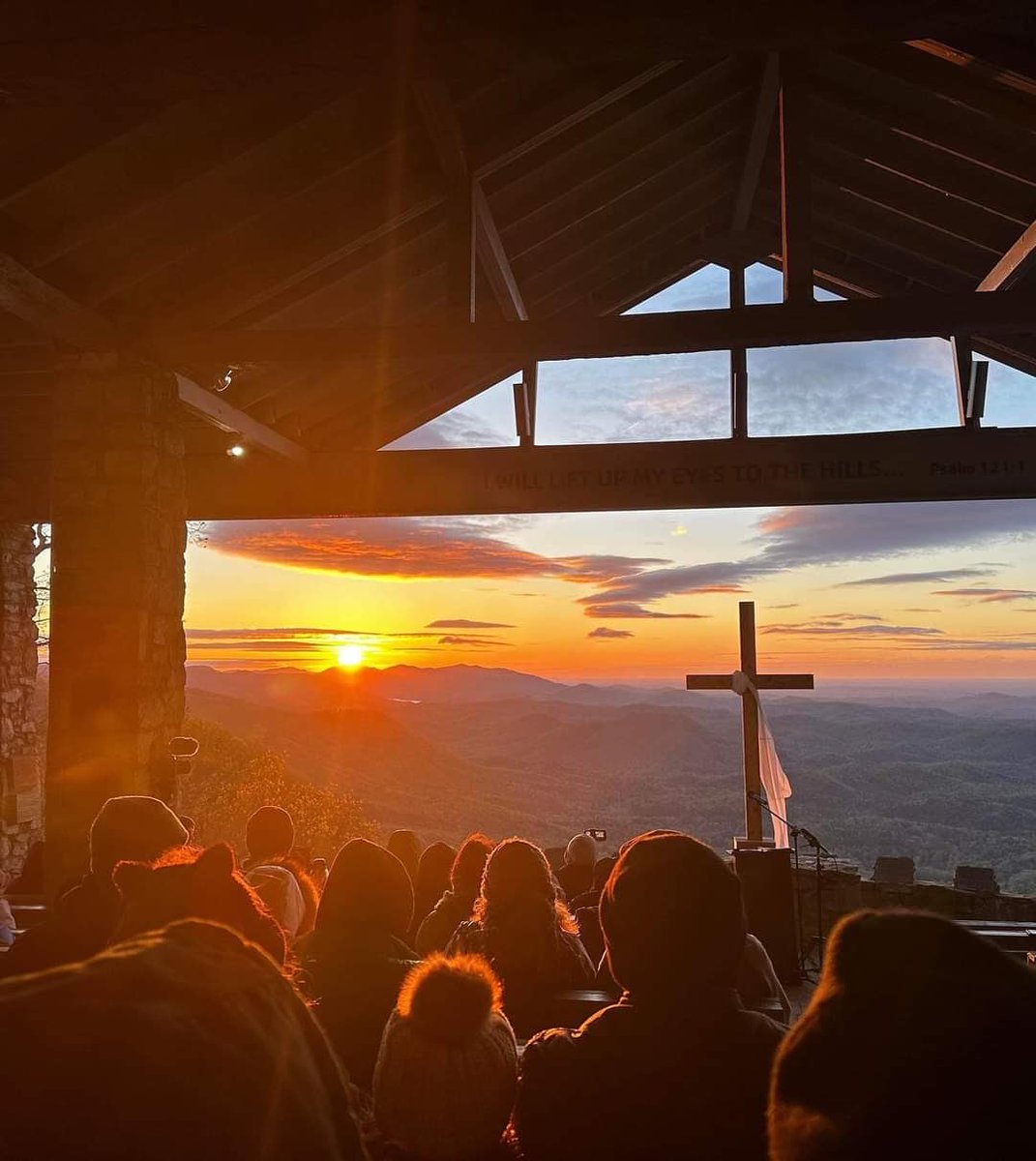 “The Lord has done great things for us, and we are filled with joy.”🙌
Psalm 126:3
bible.com/bible/111/psa.…