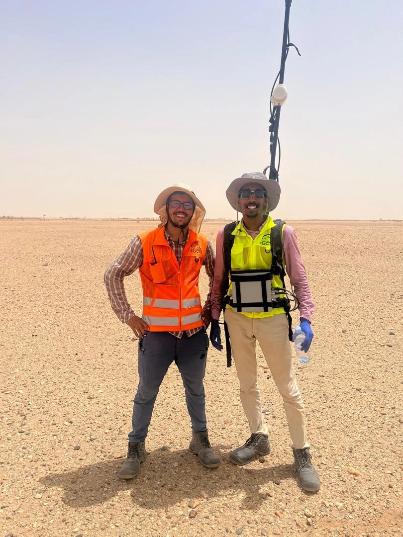 Thanks to the 4GEO team in Mauritanie for sharing this #fieldphoto of our #Overhauser mag!

Keep up the good work!

gemsys.ca

#advancedmagnetometers