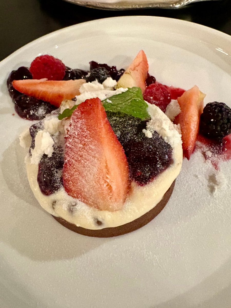 Johnoadm's tweet image. 비주얼이 정말 좋다.