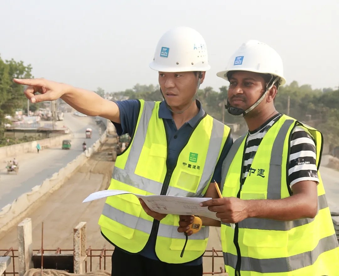 CSCECBDNEWS's tweet image. Recently, CSCEC Bangladesh pursues frugality via refined steel management: customized processing cuts labor costs and waste, with multi-departmental material coordination boosting efficiency.
#CSCEC