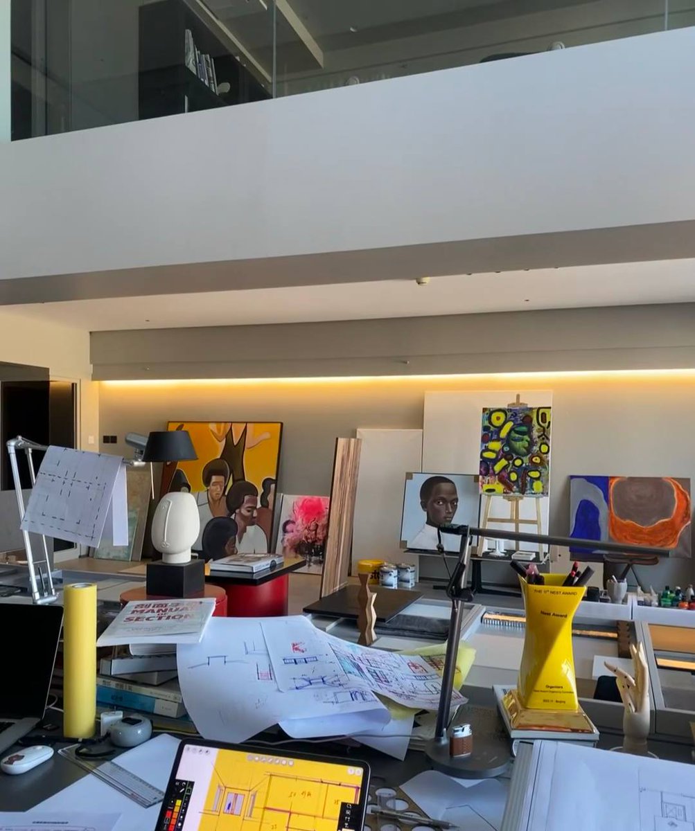 AmeliaAAmu's tweet photo. Every day feels like the start of a new creation in this inspiring space. The organized chaos of my studio is exactly the vibe I love. ๐๏ธ๐ #InteriorDesign #CreativeSpace #InspirationStation https://t.co/qBWWH4bzBF