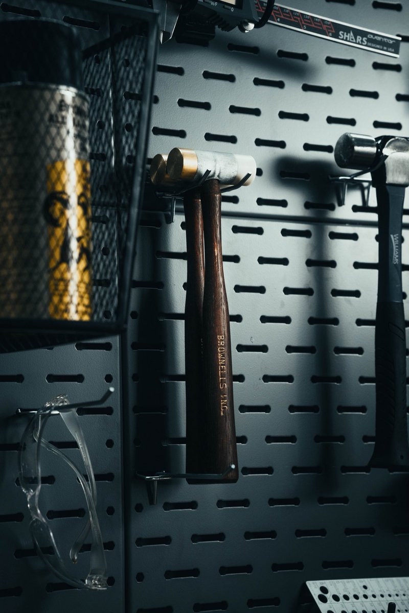 BrownellsInc's tweet image. There’s something special about tools made right here in the USA. Our hammers are built by American hands, for American gunsmiths, with quality you can feel in every swing.  🇺🇸 100% American made. 🔨 Built to last. 🔧 Trusted by pros since 1939.  #Brownells #Gunsmithing