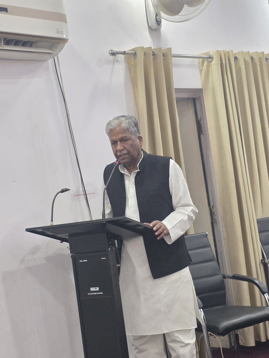 ashokbajpaibjp's tweet image. आज लखनऊ स्थित डी०ए०वी० कॉलेज के भृगुदत्त तिवारी सभागार में अशासकीय सहायता प्राप्त विद्यालय प्रबंधक सभा, उत्तर प्रदेश के प्रदेश महामंत्री एवं डी०ए०वी० कॉलेज के प्रबंधक स्वर्गीय मनमोहन तिवारी जी की स्मृति में आयोजित शोक सभा में सम्मिलित हुआ।

इस अवसर पर सभा के विधि परामर्शी श्री…