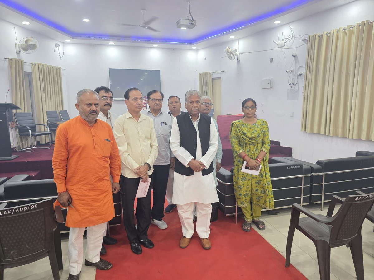 ashokbajpaibjp's tweet image. आज लखनऊ स्थित डी०ए०वी० कॉलेज के भृगुदत्त तिवारी सभागार में अशासकीय सहायता प्राप्त विद्यालय प्रबंधक सभा, उत्तर प्रदेश के प्रदेश महामंत्री एवं डी०ए०वी० कॉलेज के प्रबंधक स्वर्गीय मनमोहन तिवारी जी की स्मृति में आयोजित शोक सभा में सम्मिलित हुआ।

इस अवसर पर सभा के विधि परामर्शी श्री…