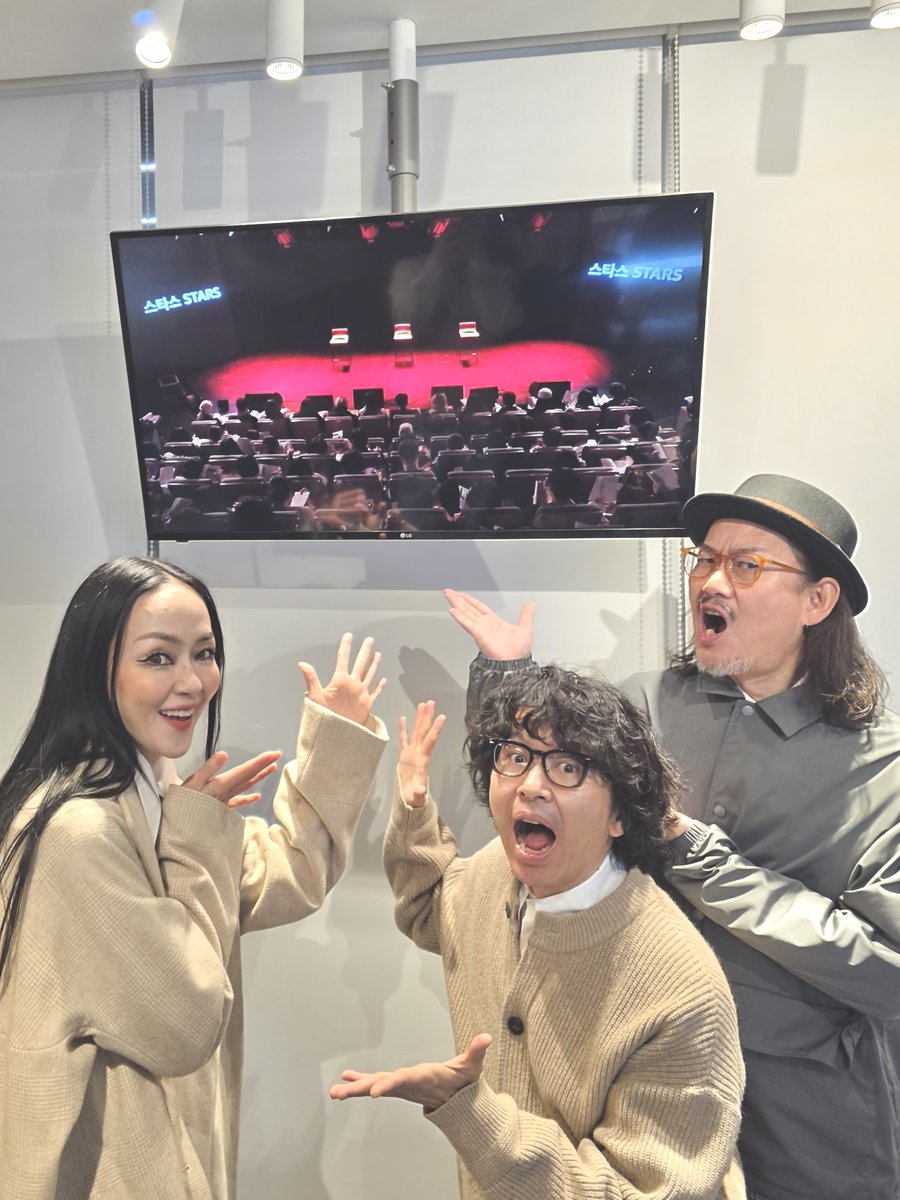 ✶자우림, 음감회 BEHIND PHOTO✶

자우림 정규 12집 [LIFE!]의 첫 시작을 알리는 음감회 비하인드 포토 대공개!📸

자우림, 정규 12집 [LIFE!]
2025. 11. 9. SUN. 12PM (KST)

#자우림 #JAURIM
#라이프 #LIFE