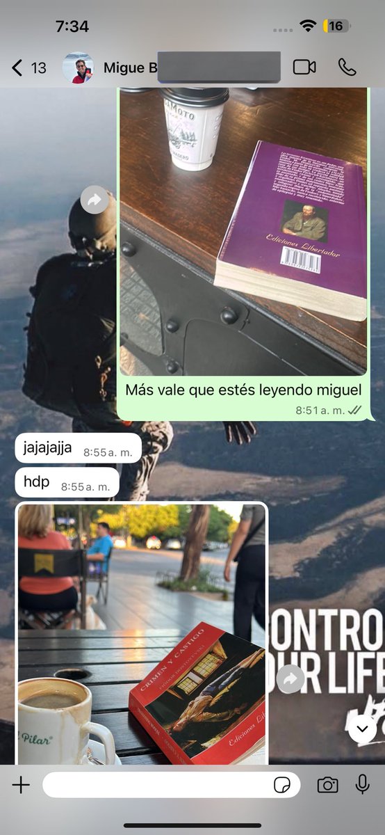 ChuchoDee's tweet photo. Asegurándome que mis amigos se instruyan en autores rusos. https://t.co/3BlDayG7BP