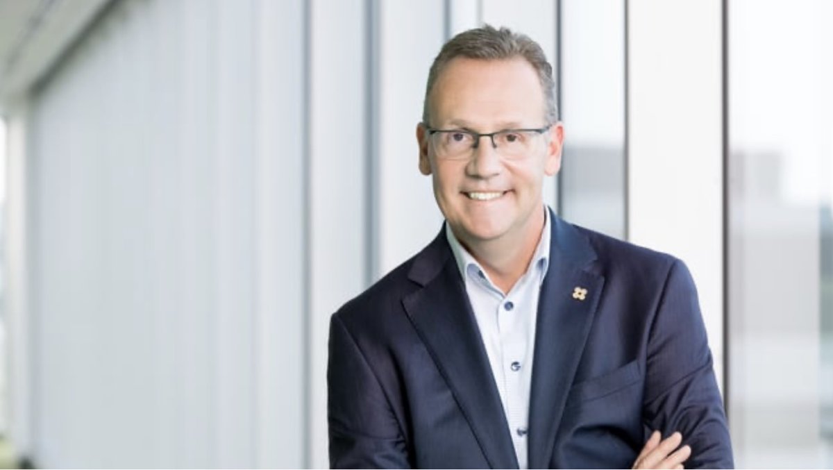 On Nov 5, the Empire Company announced that Pierre St-Laurent becomes president and CEO immediately of Canada's second largest grocer. Brands include Sobeys, Safeway, IGA, Farm Boy, FreshCo. He replaces retiring Michael Medline. <a href="/growernews/">The Grower</a>