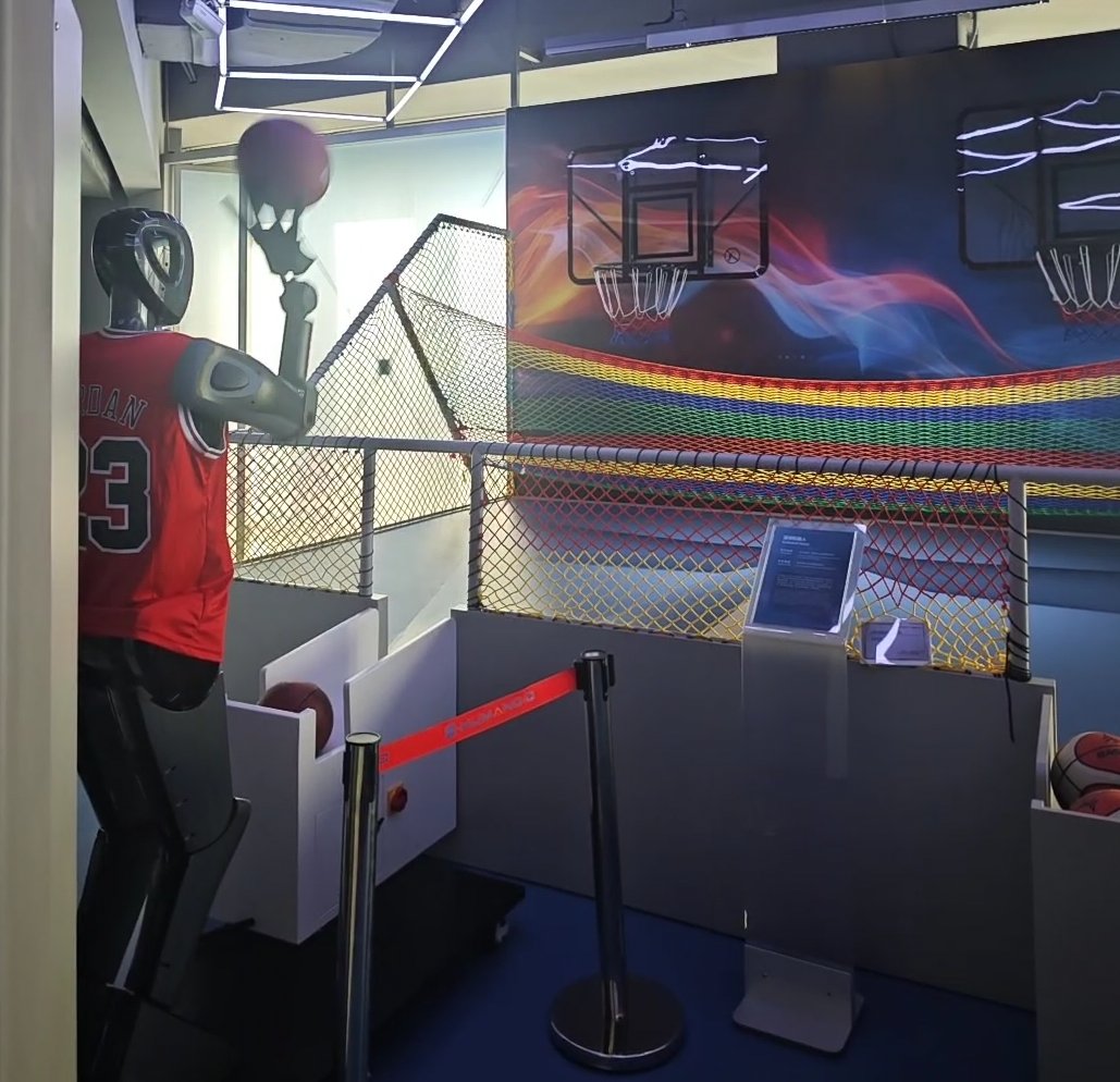 BeyondCloud12's tweet image. Witness the acceleration🚀
China’s #EmbodiedAI🤖isn’t coming—it’s ALREADY HERE:
√lifting heavy goods
√assisting precision surgery
√serving coffee
√playing basketball
√the list goes on...
The future of #Robotics is unfolding with #ChinaTech.