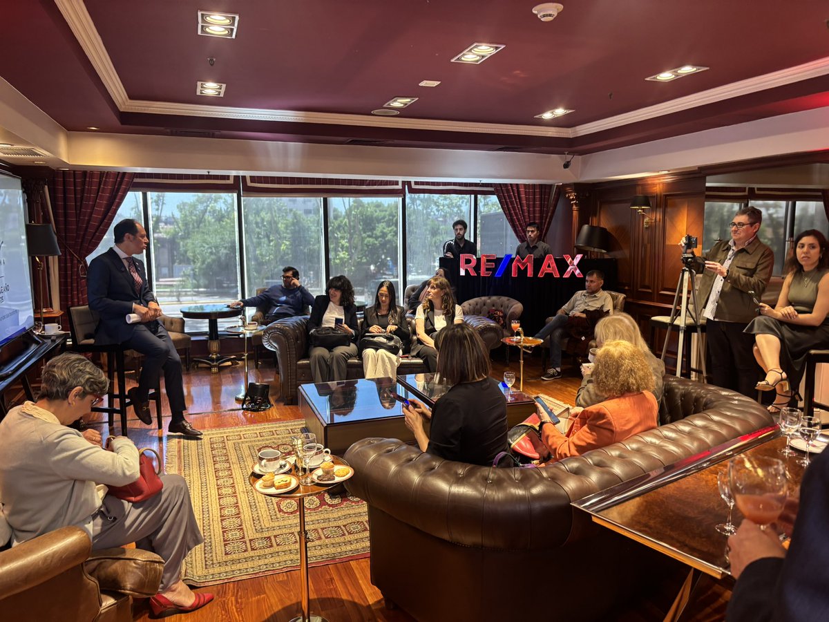 “El mercado inmobiliario va a cambiar mucho y el gobierno le está imprimiendo mayor velocidad al crecimiento del cambio” Sebastián Sosa <a href="/remaxargoficial/">RE/MAX Argentina y Uruguay</a> en reunión de prensa