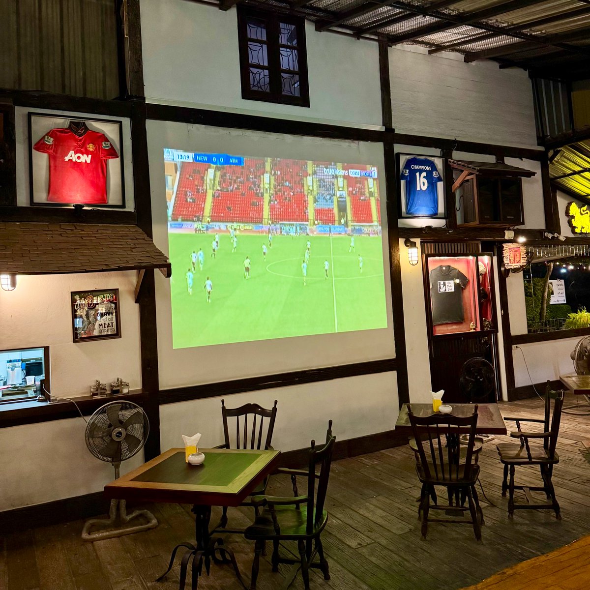 Love rocking up to a random bar in Koh Samui, Thailand and they’re playing Newcastle U19s live and direct from Gateshead on the big main screen #nufc #uyl