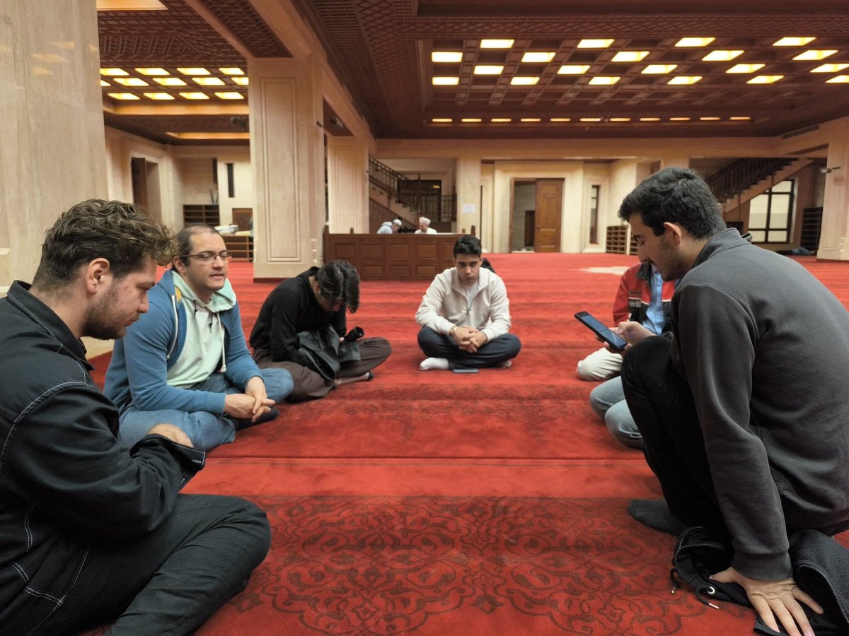 iucagd's tweet image. Üniversiteli kardeşlerimizle Avcılar Merkez camiinde sabah namazı buluşmamızı gerçekleştirdik. Namazın ardından çorba ikramımız oldu