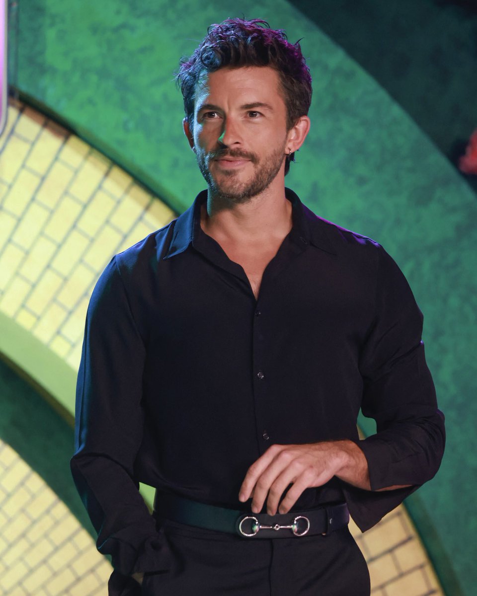 badpostjbailey's tweet image. i’m obsessed with his slutty earring