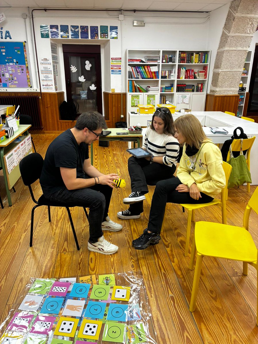 CFIE_CR's tweet photo. Llevamos la robótica a las aulas del @BajoCra junto a Víctor Sánchez Mateos. Seguimos explorando cómo la #robótica puede dinamizar la enseñanza y fomentar la innovación educativa. 🤖💡
#InnovaCyL 
@educacyl 
#TiCyL 
#FormaciónCyL https://t.co/GjIwXXkWP6