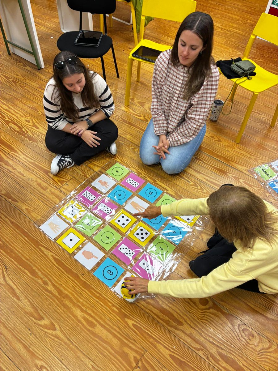 CFIE_CR's tweet photo. Llevamos la robótica a las aulas del @BajoCra junto a Víctor Sánchez Mateos. Seguimos explorando cómo la #robótica puede dinamizar la enseñanza y fomentar la innovación educativa. 🤖💡
#InnovaCyL 
@educacyl 
#TiCyL 
#FormaciónCyL https://t.co/GjIwXXkWP6