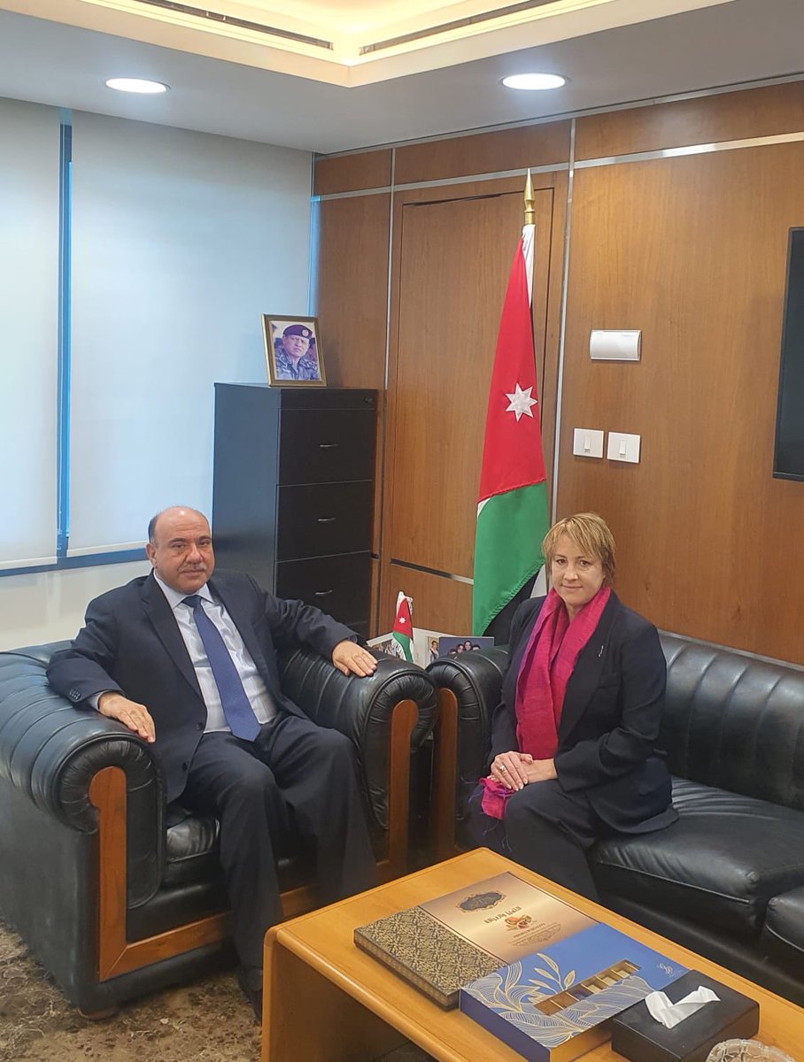 خلال لقائي في مكتبي بسفيرة نيوزيلاندا السيدة Louise Searle ، المعتمدة لدي الجمهورية اللبنانية والمقيمة في القاهرة، وتناول اللقاء الاوضاع السياسية الراهنة في لبنان وفي المنطقة، وسبل التنسيق والتعاون بين سفارتي بلدينا الصديقين.