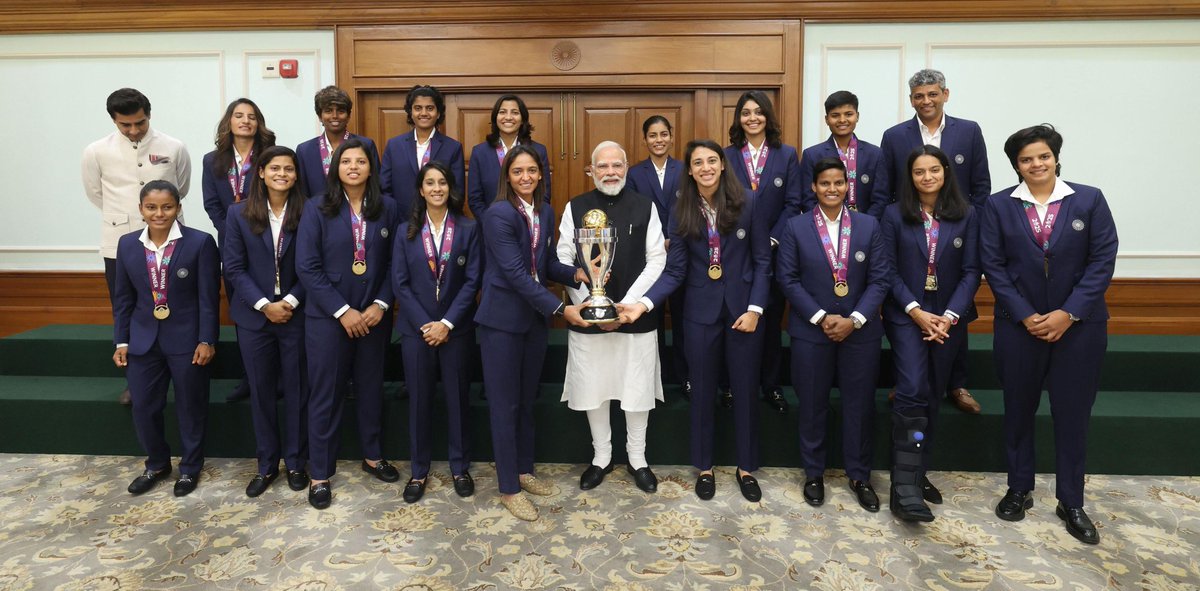 PM #NarendraModi meets the Women’s World Cup champions at his residence at Lok Kalyan Marg, Delhi.

◆ PM Modi didn’t touch the trophy to show that it rightfully belongs to the players who won it.

#WomensWorldCup2025 #ICCWomensWorldCup2025