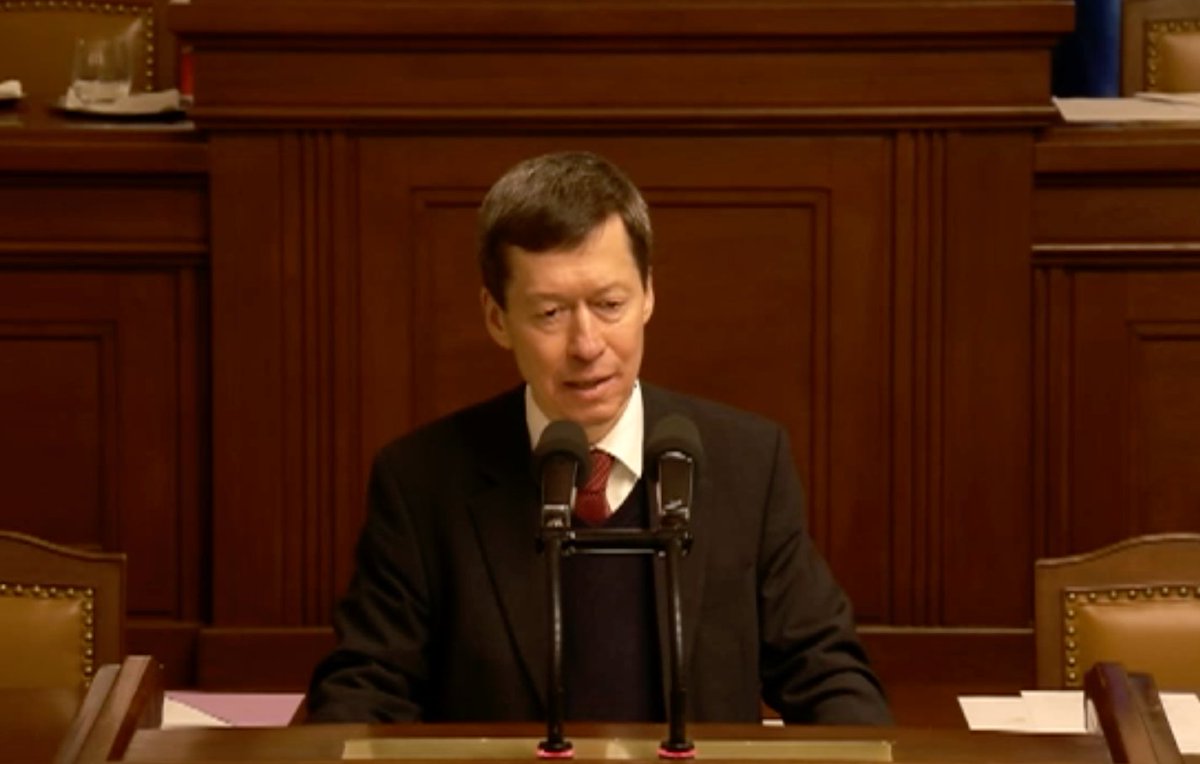 Nejsilnější projev celého dneška. 

Proti poslanci <a href="/tomio_cz/">Tomio Okamura</a> ve funkci předsedy Sněmovny se důrazně postavil i jeho vlastní bratr.

Těžko hledat pádnější argument, proč Okamura předseda být nesmí. 

Děkuji za Vaši otevřenost a odvahu, pane <a href="/HayatoOkamura/">Hayato Okamura</a>🍀