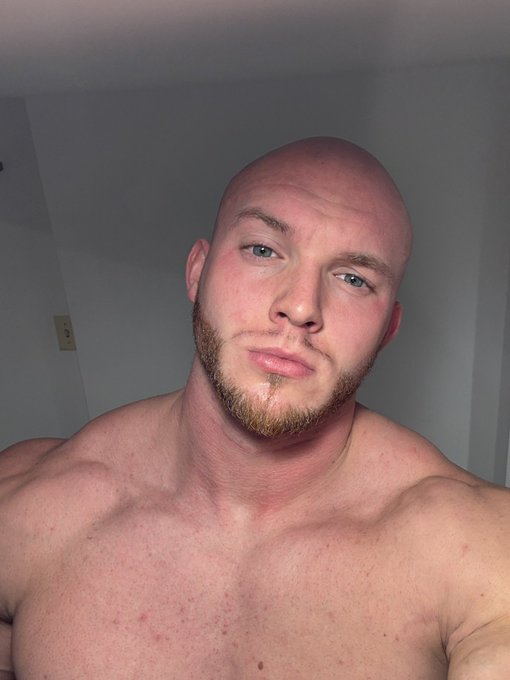 Someone who’s living in NYC or around and wanna have a collaboration with me for Onlyfans 👉🏻 DM link.me/whiterhino