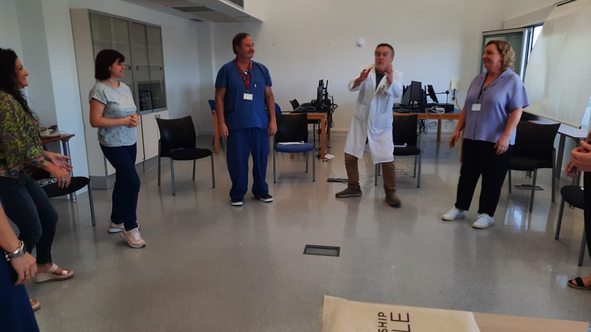 Professionals <a href="/asmen_ibsalut/">Àrea de Salut de Menorca</a> han participat curs de <a href="/SalutMentalIB/">Salut Mental IB</a> sobre salut emocional i lideratge efectiu per dotar els i les líders sanitàries d’eines pràctiques per cuidar-se a si mateixos i alhora potenciar el benestar, la cohesió i la qualitat assistencial dels seus equips