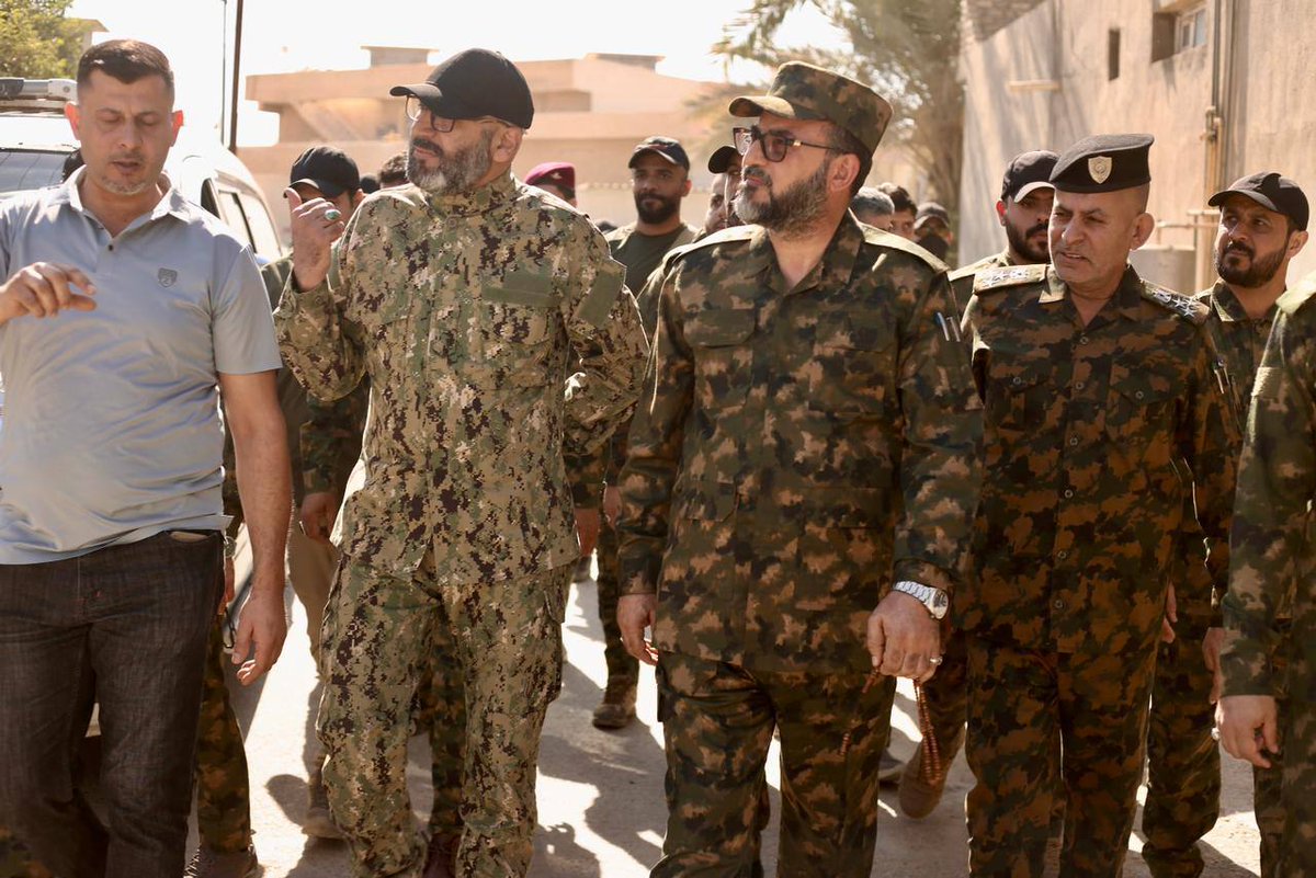 mln12_n's tweet photo. زار قائد عمليات حزام بغداد المهندس نصر الشمري برفقة معاون آمر اللواء الثاني عشر قاطع مسؤولية اللواء في قضاء الطارمية، واطلع المهندس الشمري خلال الزيارة على تنفيذ خطة القيادة المشتركة لتأمين المراكز الانتخابية وحماية الناخبين، مؤكدا أهمية ضمان الأمن وسلاسة سير العملية الانتخابية. https://t.co/sGt8jx28Z5