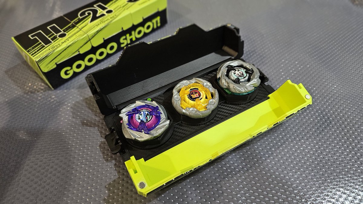 d3bugu's tweet photo. Finally made a 3D printed deck for myself, following the special Asia 3on3 Deck design. Kind of like it 😉

#beybladex  #ベイブレードx #戰鬥陀螺X  #베이블레이드x https://t.co/QvAyIJssBv