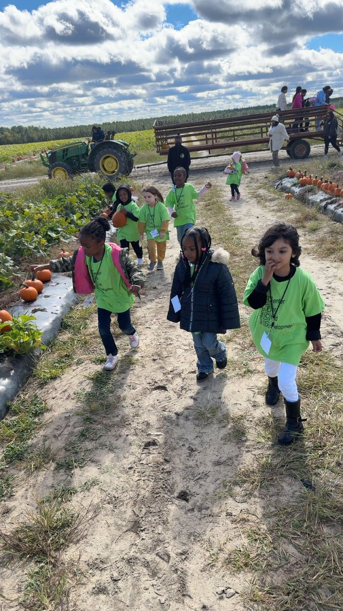 lonniebnelson's tweet image. Field trip fun! 🎃✨ Mrs. Glover and Mrs. Brooks-Albert's PreK students enjoyed exploring the pumpkin patch at McLeod Farms in McBee, SC! 🍂 Hands-on learning and smiles all around! 💖 #PumpkinPatch #FieldTrip #LearningAdventures