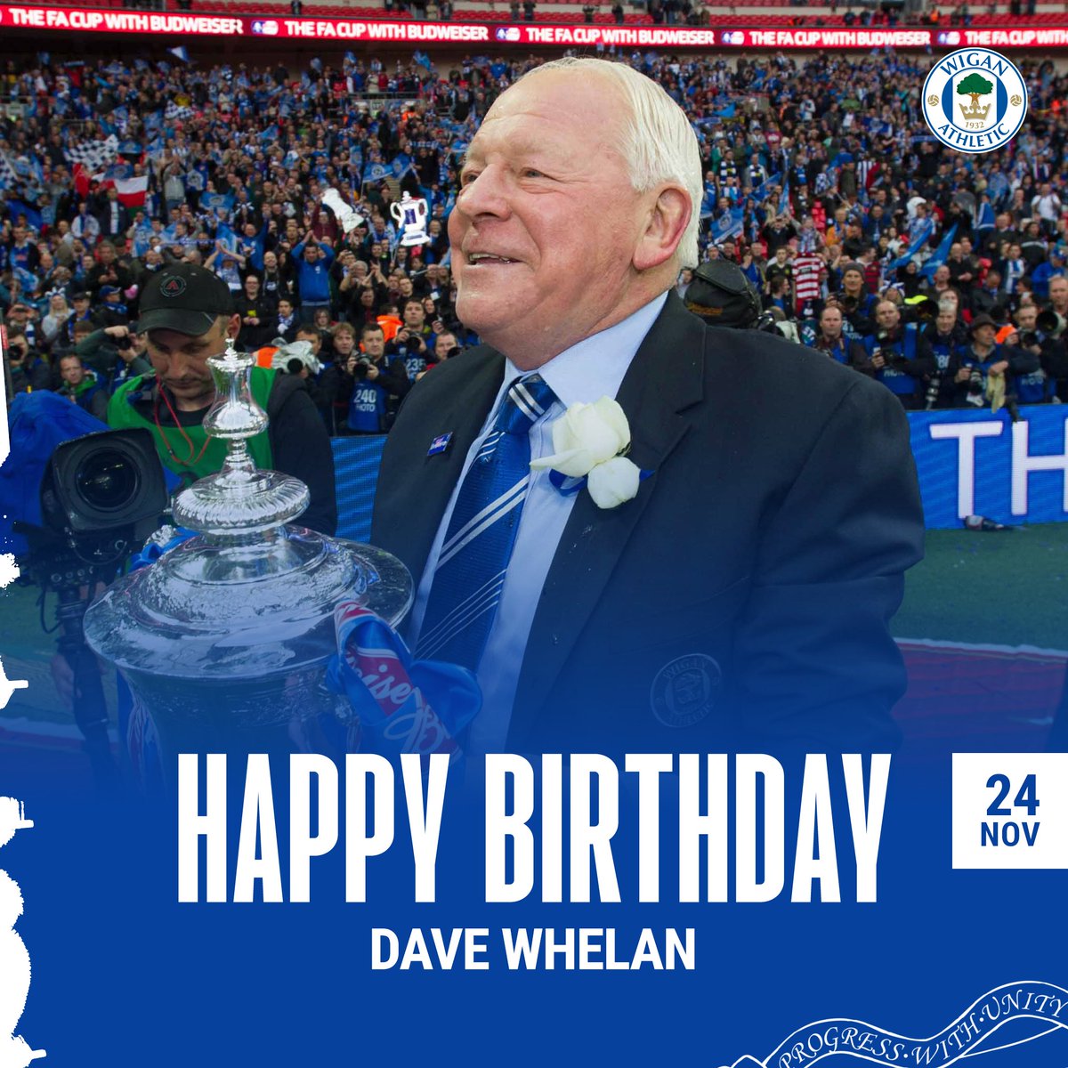 LaticsOfficial's tweet image. 🥰 The man who made all of our dreams come true!

Happy Birthday to the legendary Dave Whelan. 🎉

#wafc 🔵⚪️
