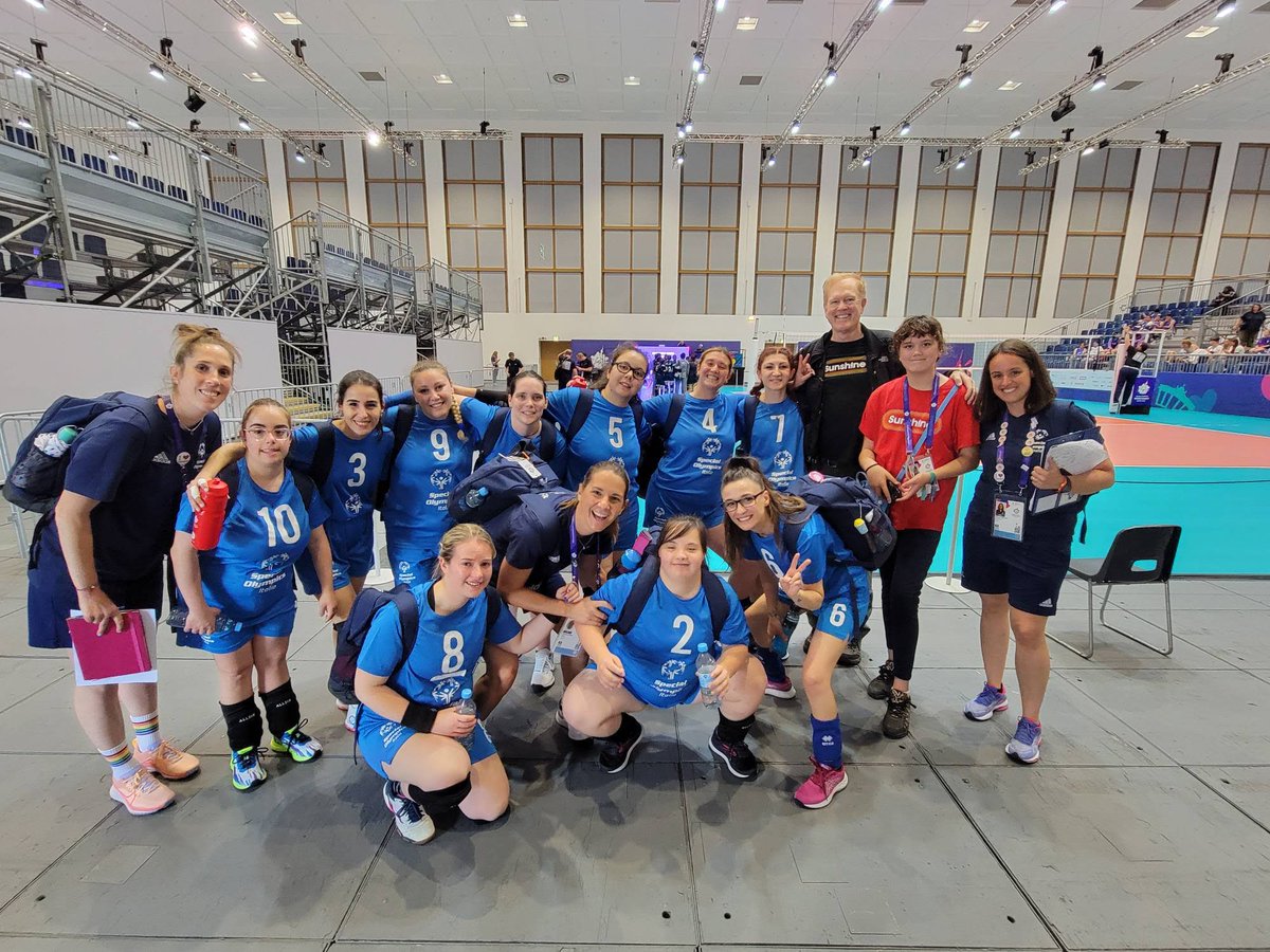 robertlufkinmd's tweet photo. Celebrating a win with
the Italian Women's Volleyball Team
at the Special Olympics World Games in Berlin.
Please join me in
honoring the accomplishments
of all the amazing athletes!!
#Berlin2023 #InclusionRevolution
https://t.co/dpE0dONQtZ https://t.co/qigWfGzQpj