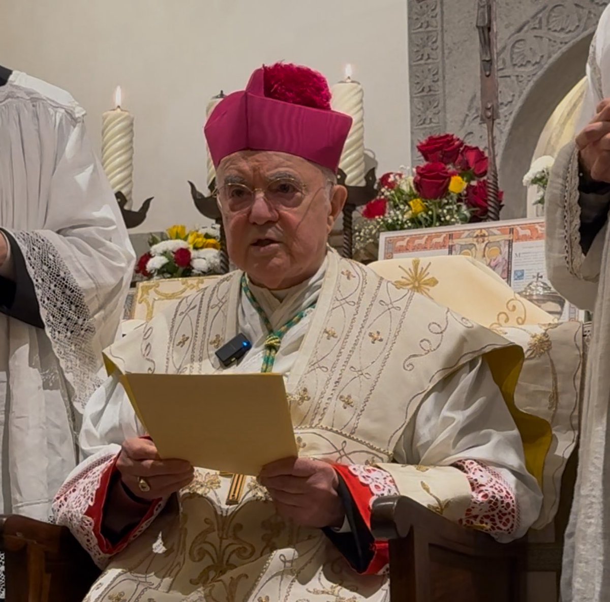 CarloMVigano's tweet image. « What would Saint Charles say in the face of the shipwreck of the Conciliar and Synodal Hierarchy and the betrayal of its highest leaders? And how would he react to seeing people who in his time would have been condemned rising to the highest positions? 

How would he judge the…